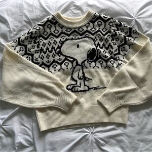 Black and White H&M Snoopy Sweater